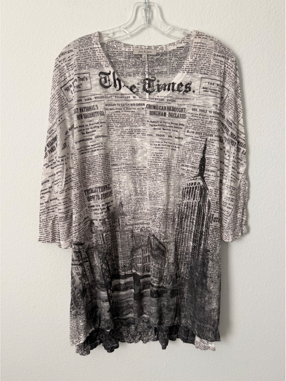Jess & Jane Black/White Newspaper Print 3/4 Sleeve V-Neck Sheer Blouse Size S
